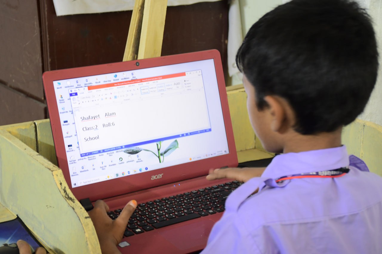 Students working in the Edulife Innovation Lab